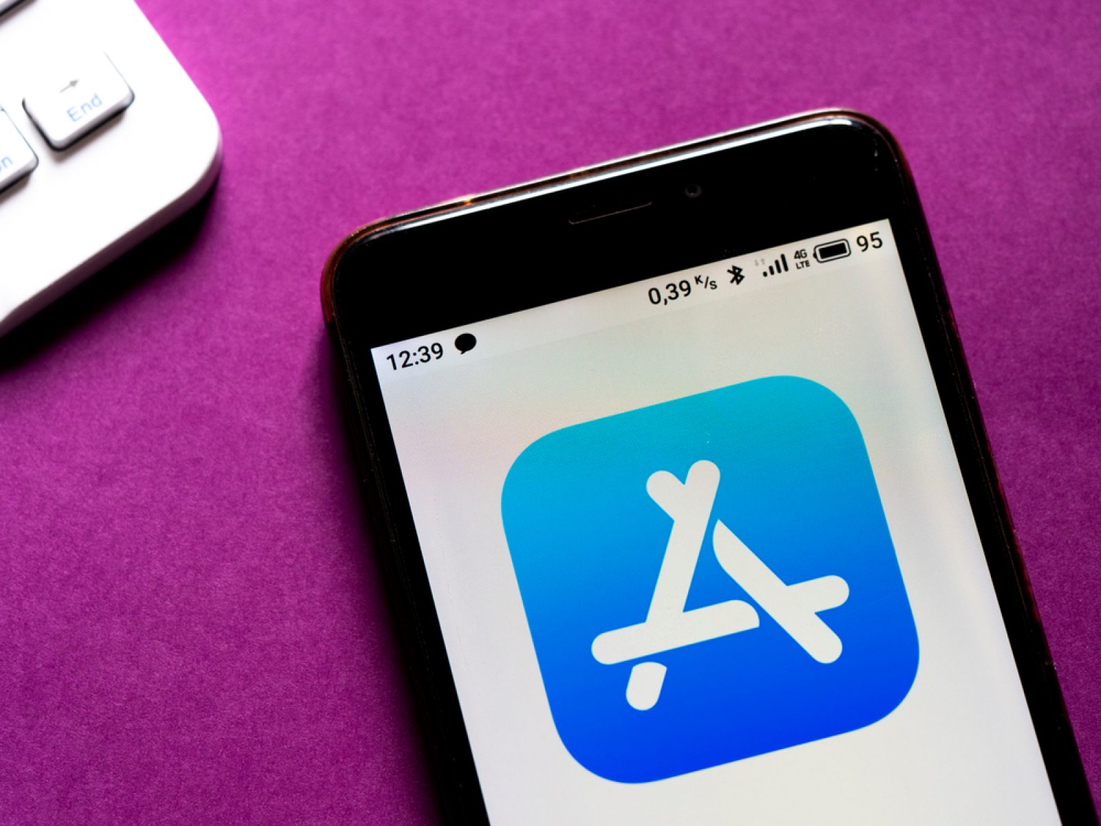 Goodbye App Store: Apple Finally Allows App Downloads from Third-Party Sites in the EU