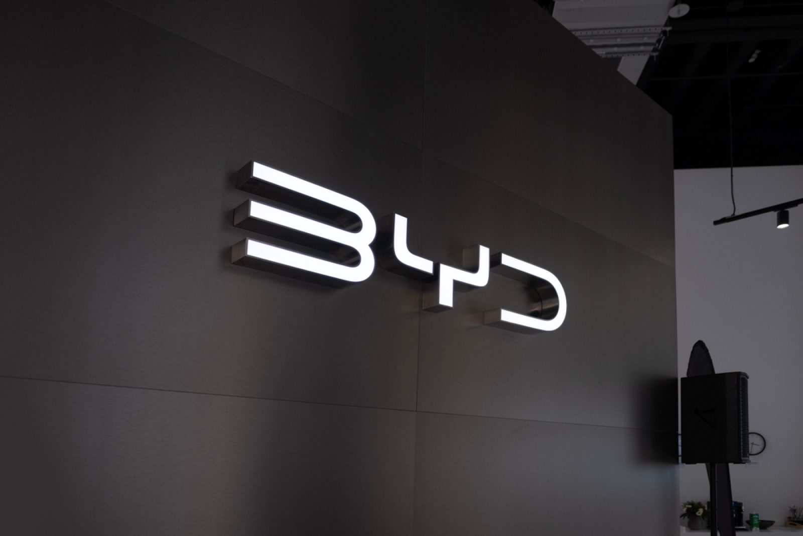 BYD Founder Slams Western Fears Over Chinese Electric Vehicle Invasion