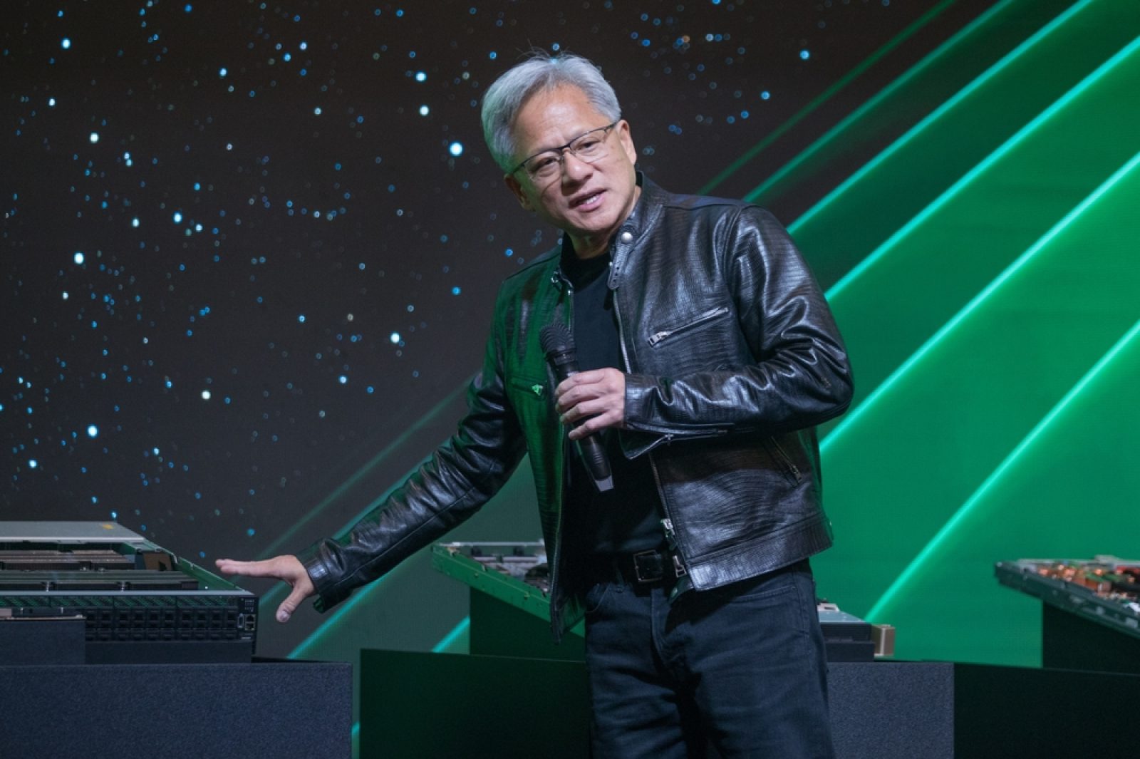 Nvidia’s Market Surge Unstoppable: Shares Soar 165% in 2024, Eyes on Global Top Spot